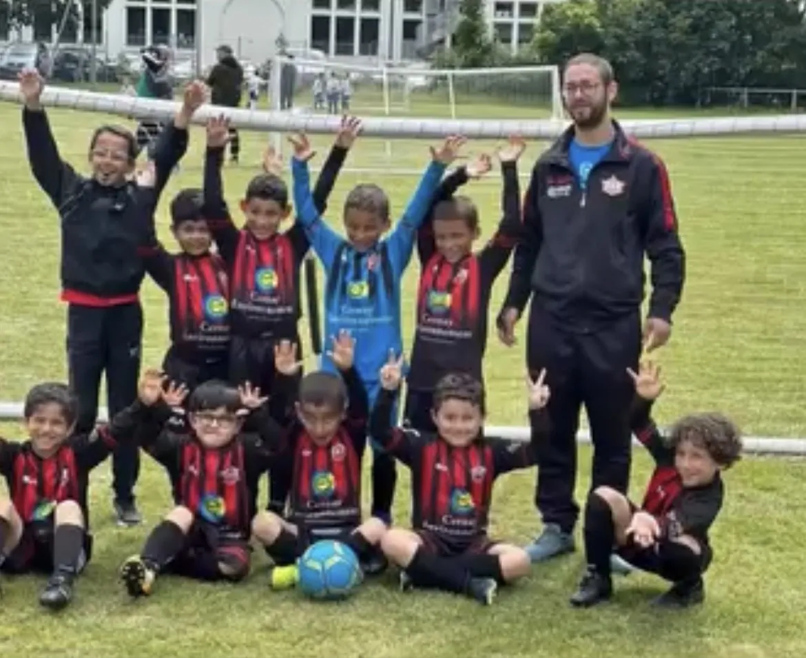 Équipe sportive équipée de tenues ELA SPORTS