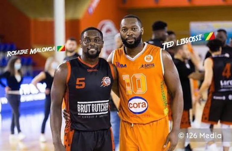 Joueurs de basketball en tenues ELA SPORTS